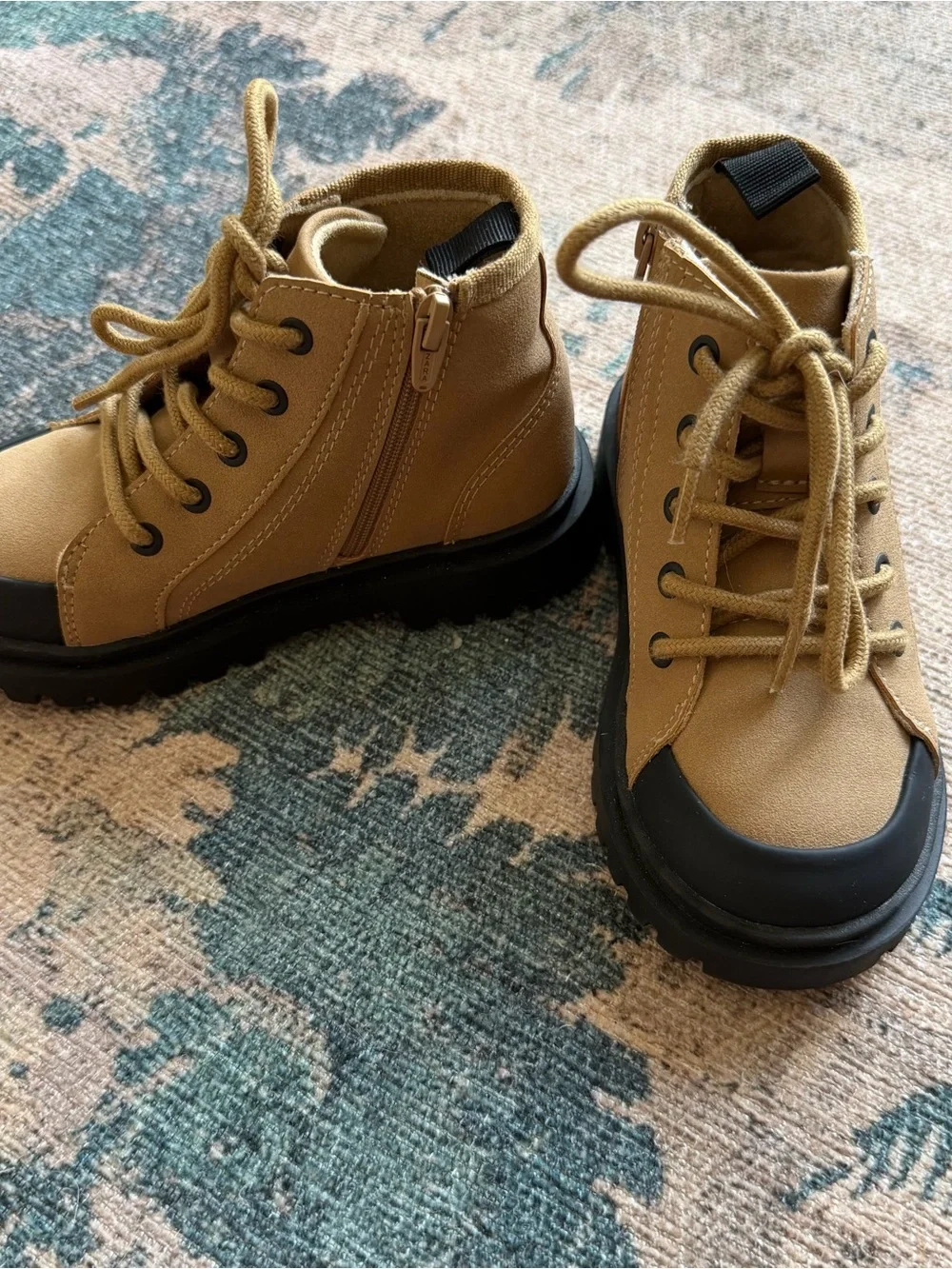 Zara Kids Track Sole Toddler Sneaker Boots in Beige/Black - 9